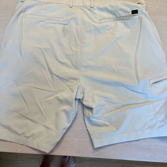 Greg Norman Collection Cream Cargo Shorts - Picture 5 of 6